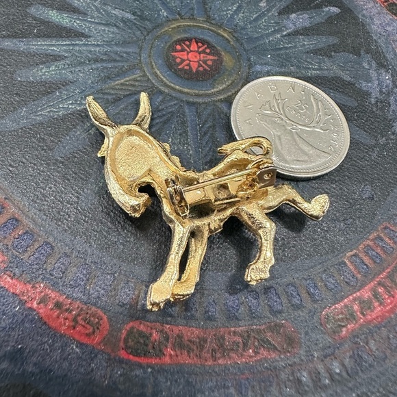 VINTAGE donkey gold tone pin *missing some rhinestones* - Picture 7 of 15